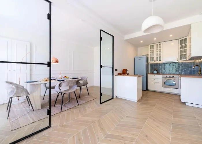 Апартаменты 4p Bourgeois Rez-de-jardin, Proche Croisette & Plages - 4p Bourgeois Rez-de-jardin, Proche Croisette & Plages Mae-3243 *