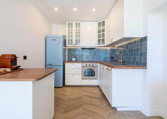 Апартаменты 4p Bourgeois Rez-de-jardin, Proche Croisette & Plages - 4p Bourgeois Rez-de-jardin, Proche Croisette & Plages Mae-3243 *