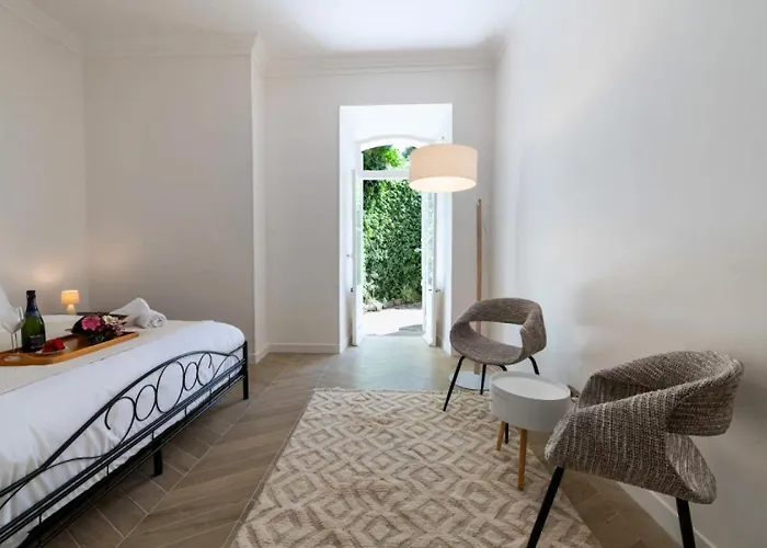 Апартаменты 4p Bourgeois Rez-de-jardin, Proche Croisette & Plages - 4p Bourgeois Rez-de-jardin, Proche Croisette & Plages Mae-3243