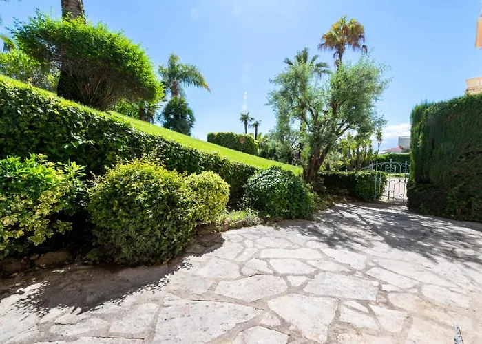 Апартаменты 4p Bourgeois Rez-de-jardin, Proche Croisette & Plages - 4p Bourgeois Rez-de-jardin, Proche Croisette & Plages Mae-3243